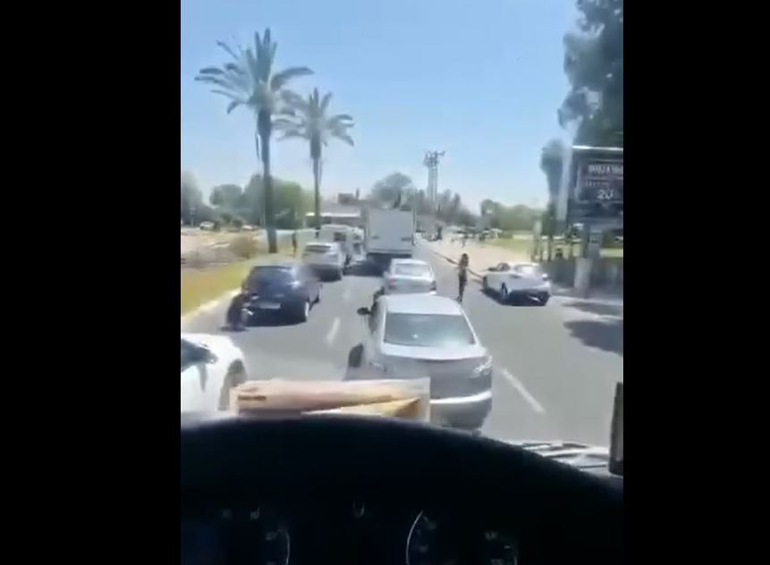 Video: Israeli settlers are fleeing to underground bunkers in Tel Aviv as air-raid sirens blare