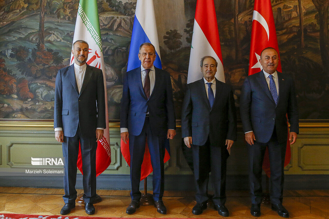 Amir Abdolahian descreve a recente cúpula quadrilateral em Moscou como positiva