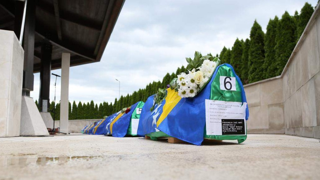 Kolektivna dženaza na mezarju Veljaci kod Bratunca: Šehidi su svjedoci života, ali i zlodjela protiv života