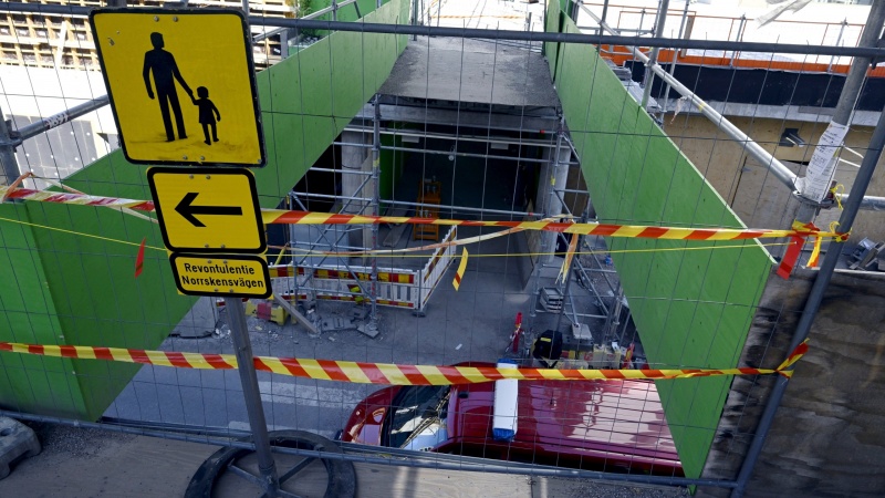 フィンランドで歩道橋崩壊、数十人負傷