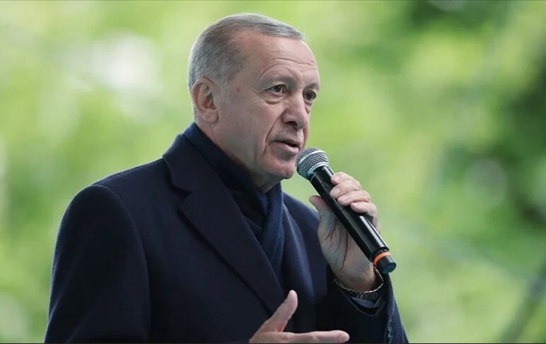 أردوغان يحذر مؤيديه من أنهم يدفعون "ثمنا باهظا" في حال صعود منافسه العلماني إلى السلطة