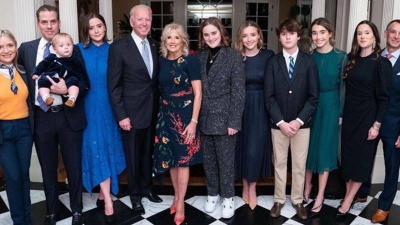 Новый скандал вокруг семьи Байдена