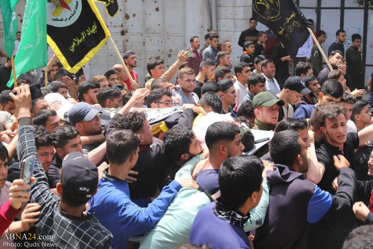 تقرير مصور / جماهير حاشدة تشارك في تشييع جثمانين لشهيدين فلسطينيين في غزة 