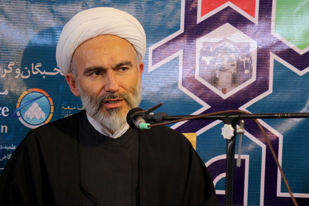 Head of Moscow Islamic Center visits Velayat TV headquarters