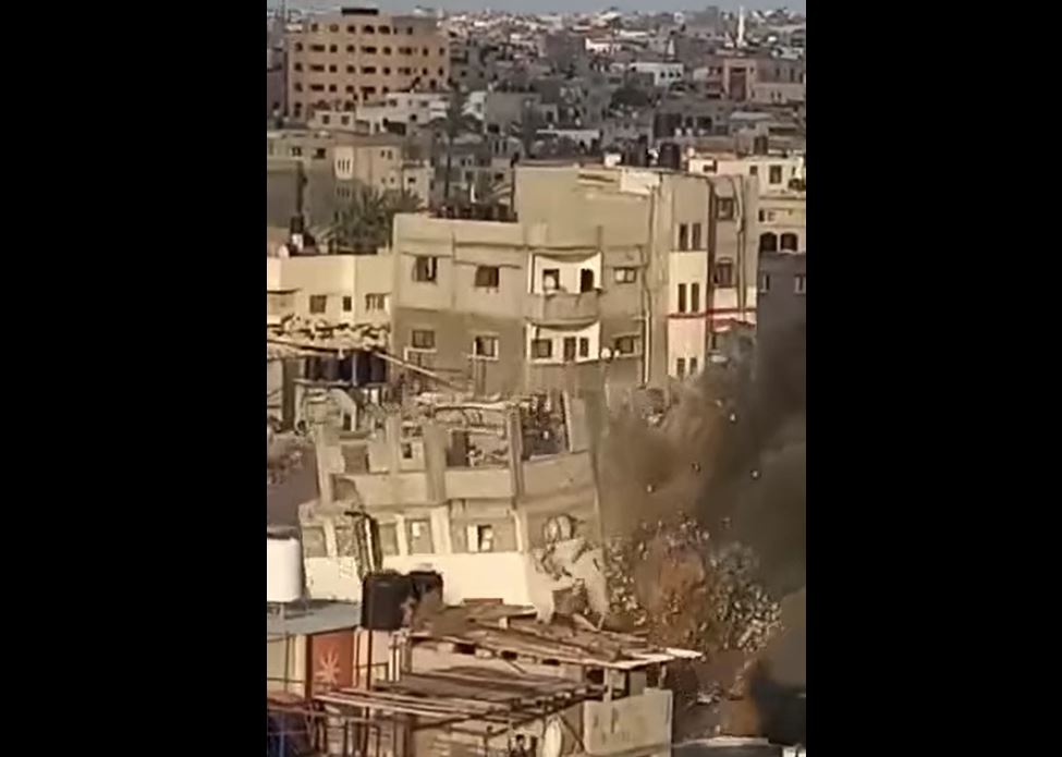 Video: Israeli warplanes completely destroyed a house in Gaza with a huge bomb