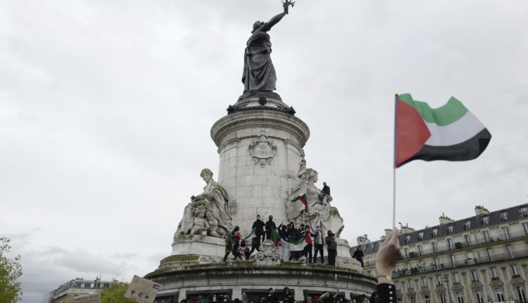 Video: Massive turnout for pro-Palestinian protests in Paris