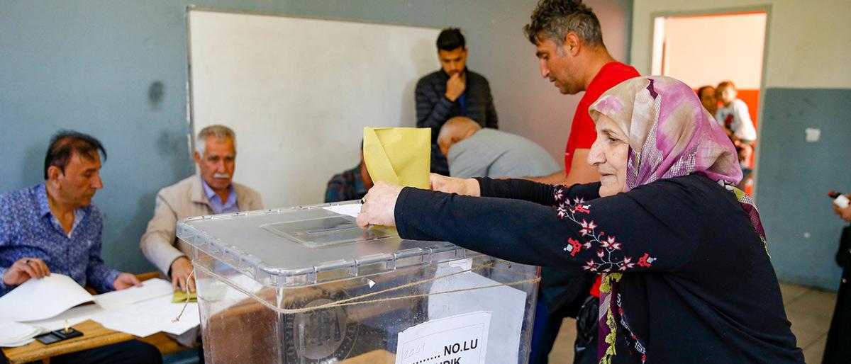 أكثر من 60 مليونا يختارون رئيسهم الجديد في انتخابات مصيرية في تركيا
