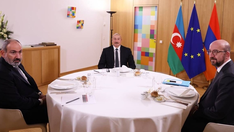 Paşinyan ile Aliyev arasında görüşme