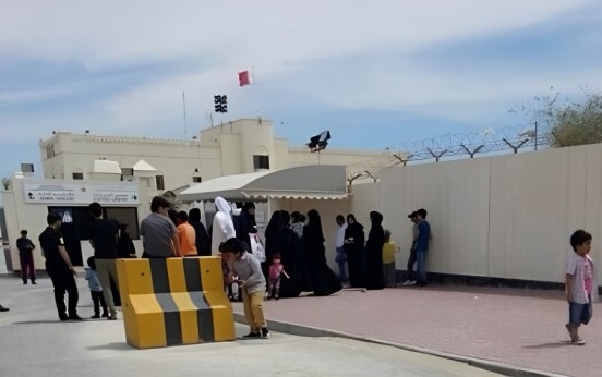 عوائل السجناء السياسيين المحكومين بالإعدام قلقة جداً على أبنائها وتطالب بالتحقيق في الاعتداء عليهم