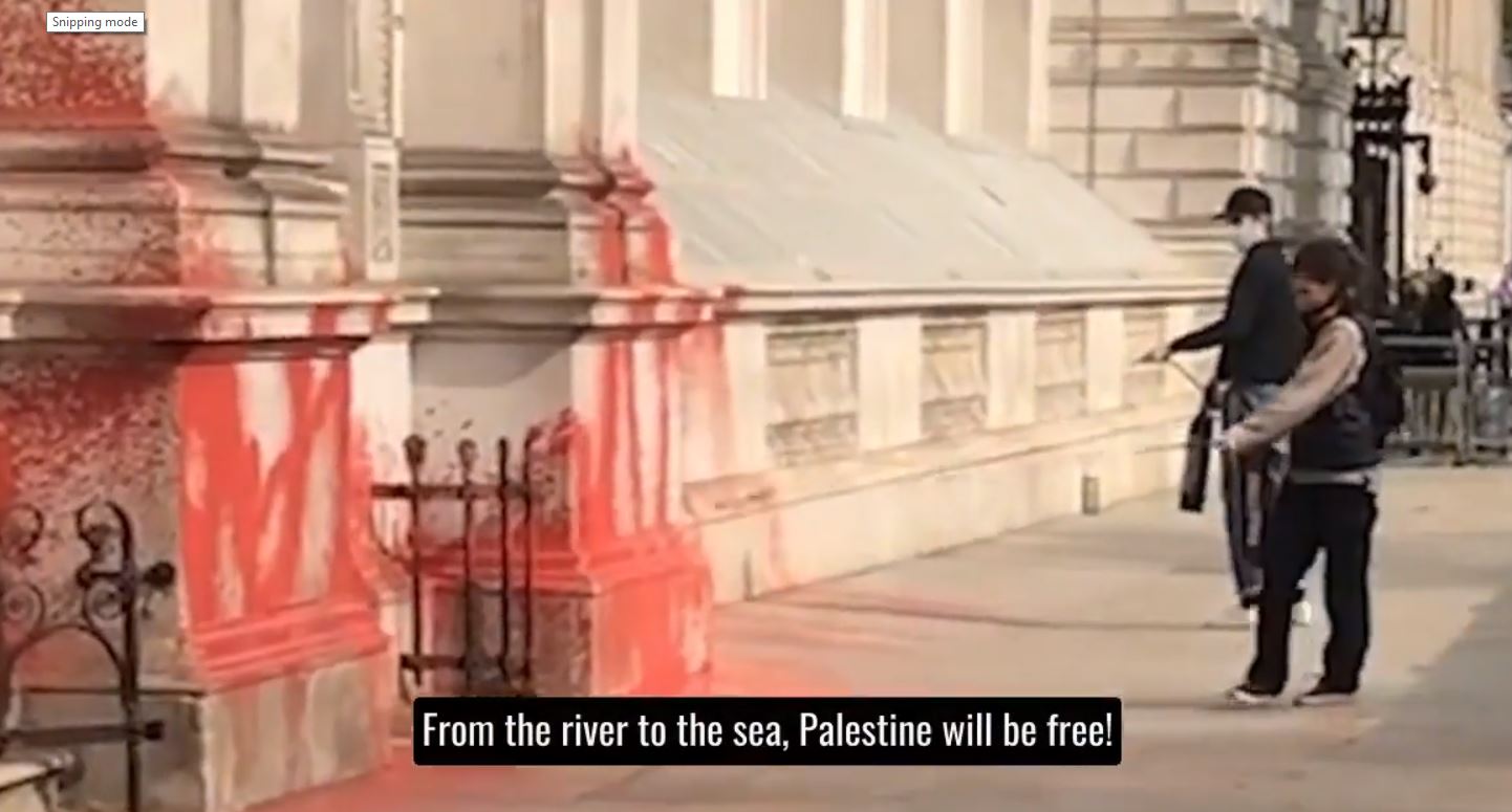 Video: Activists spray red paint on British Foreign Office building in London on Nakba Day