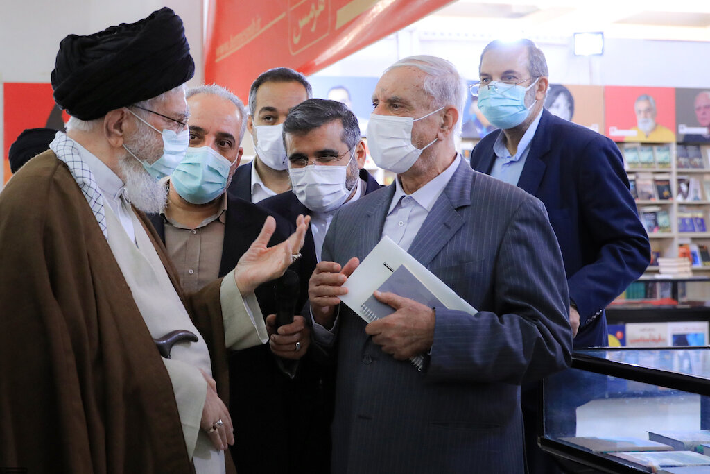  Tel Aviv has collapsed: The book gifted to Imam Khamenei at Int. Book Fair (Video)