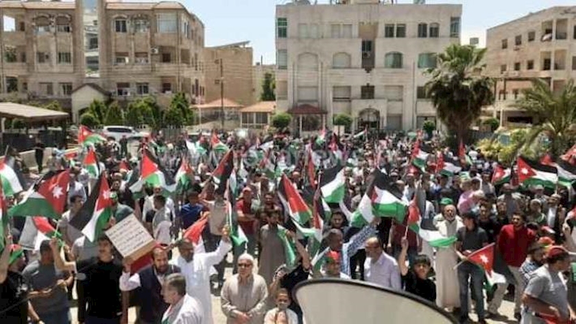 Jordanian demonstrators gather in support of Palestinian resistance