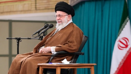 Iran, Ayatollah Khamenei: la 'dignità' in politica estera significa la negazione della diplomazia di 'supplica' 