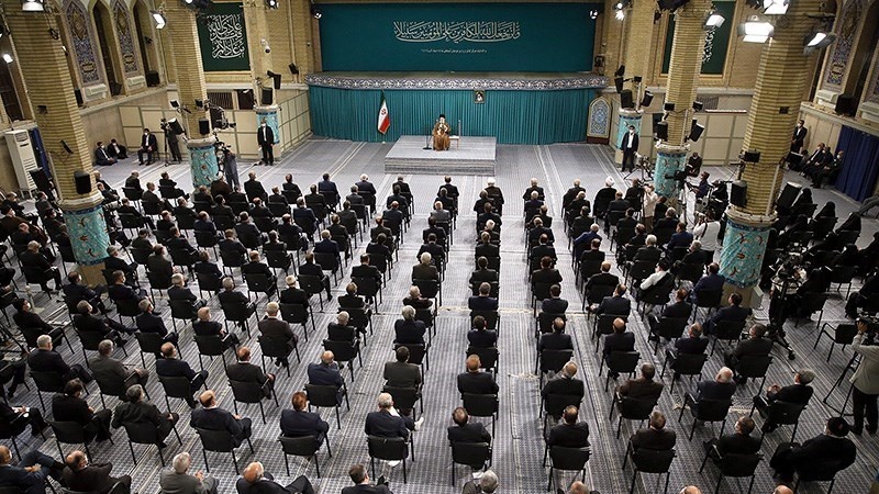 Ayetullah Hamenei: Dış politikada izzet ve onur, yalvarma diplomasisini reddetme anlamına geliyor