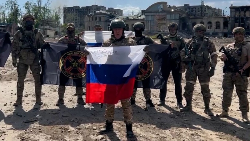 Russische Streitkräfte nehmen die Stadt Bachmut vollständig ein