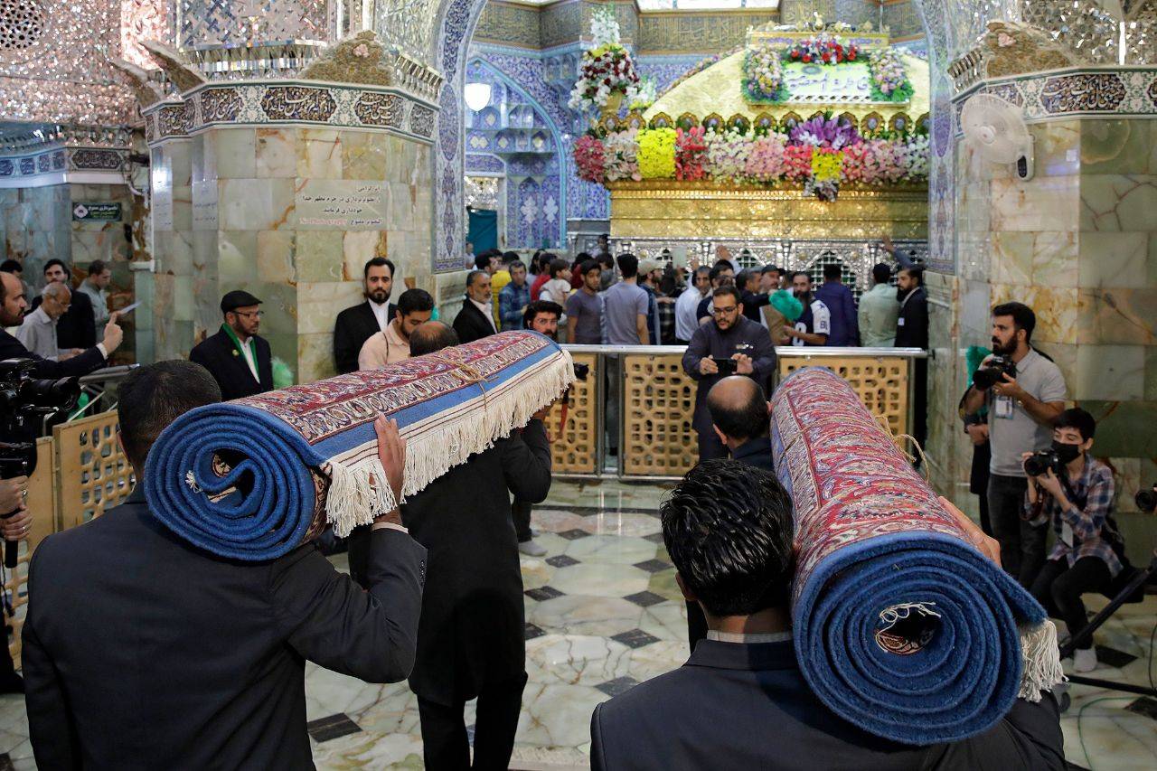 Astan Quds Razavi offers 162 hand-woven carpets to Hazrat Masoumeh holy shrine 