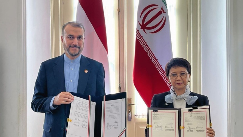 イランとインドネシアが11の協力文書に調印