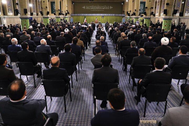 Imam Khamenei receives Iranian lawmakers