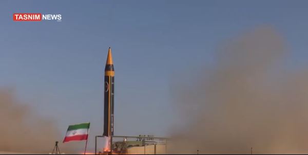 İran'ın "Hayber" balistik füzesi görücüye çıktı