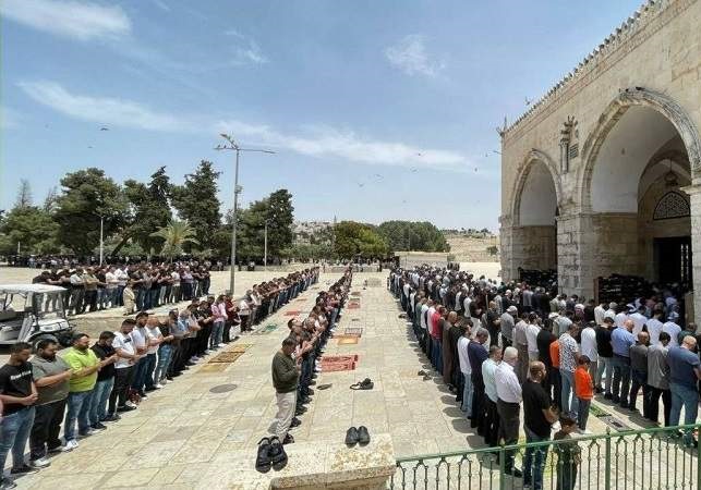  45 ألف فلسطيني يؤدون صلاة الجمعة في المسجد الأقصى المبارك 