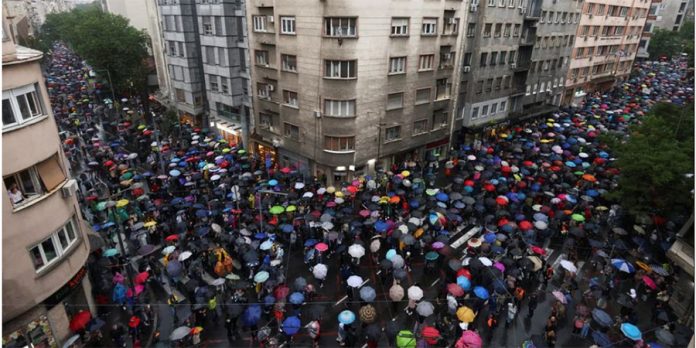 ဆားဘီးယားအစိုးရကို ပြည်သူသောင်းချီ ဆန္ဒပြ