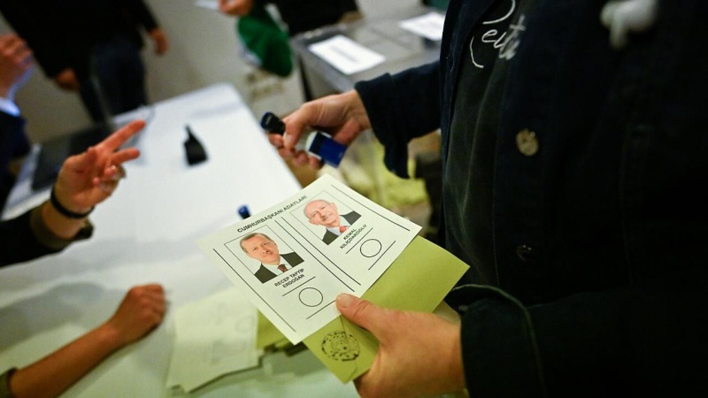 トルコ大統領選の決選投票が始まる