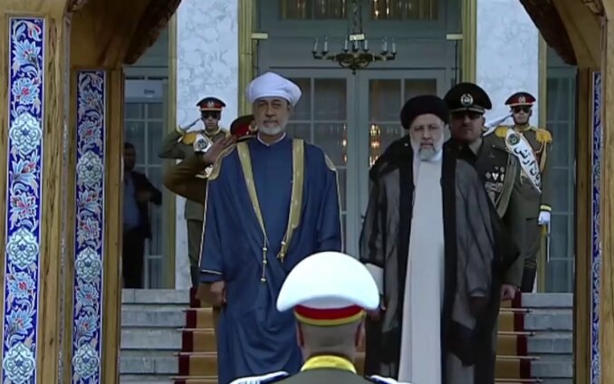 الرئيس الإيراني يستقبل سلطان عمان