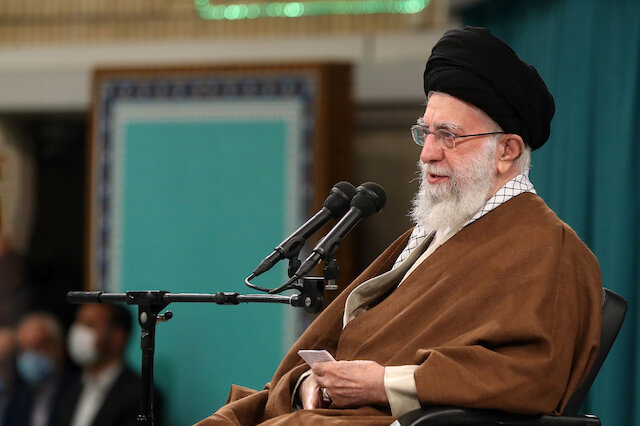 Imam Khamenei: Teachers, architects of country’s future