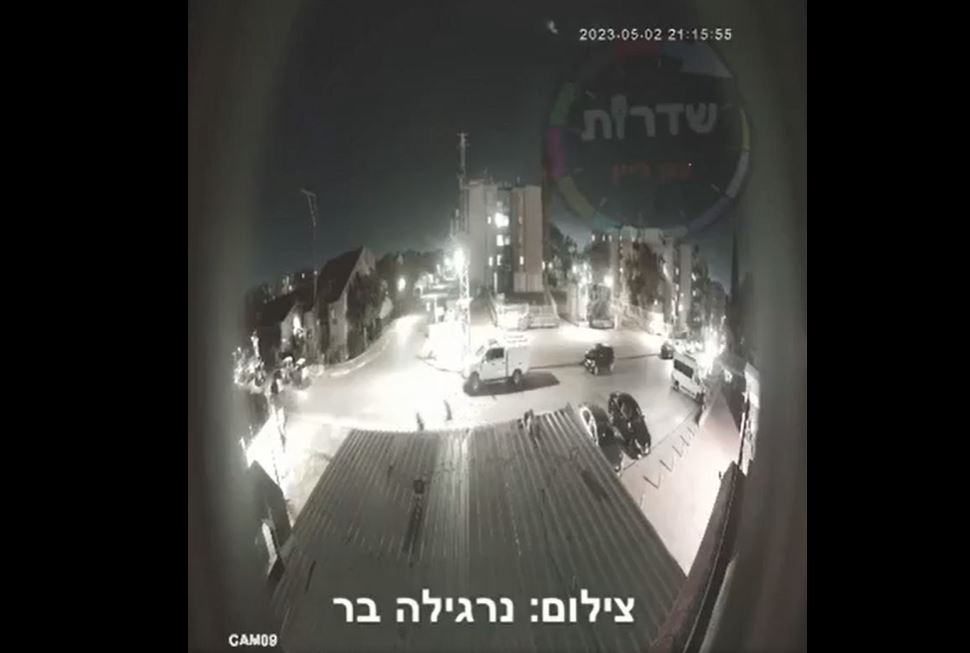 Video: The moment settlers escape when rockets from Gaza arrive in Sderot