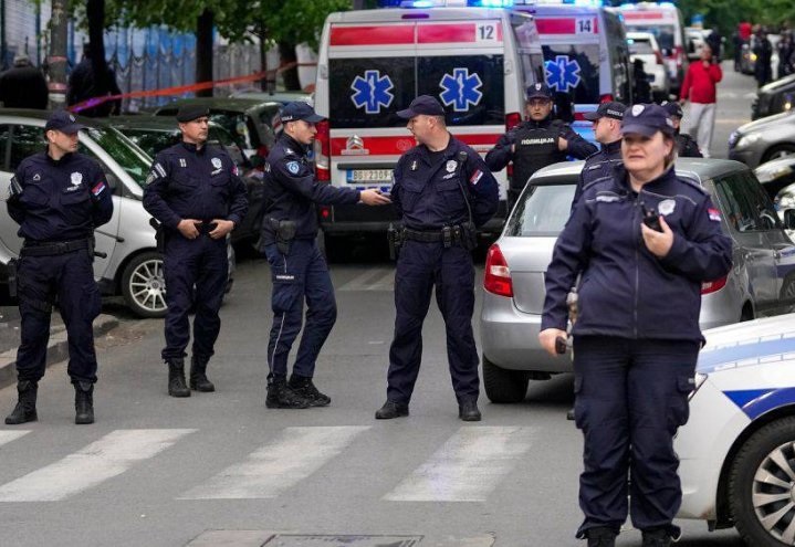 "صدمة كبرى" في صربيا.. 9 قتلى و7 جرحى بحادث إطلاق نار في مدرسة