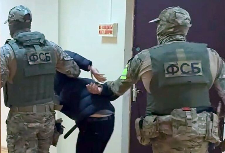 ФСБ Крымда силсилә террор актлары планлашдыран Украјна Мүдафиә Назирлијинин Баш Кәшфијјат Идарәсинин аҝентләрини әлә кечирди