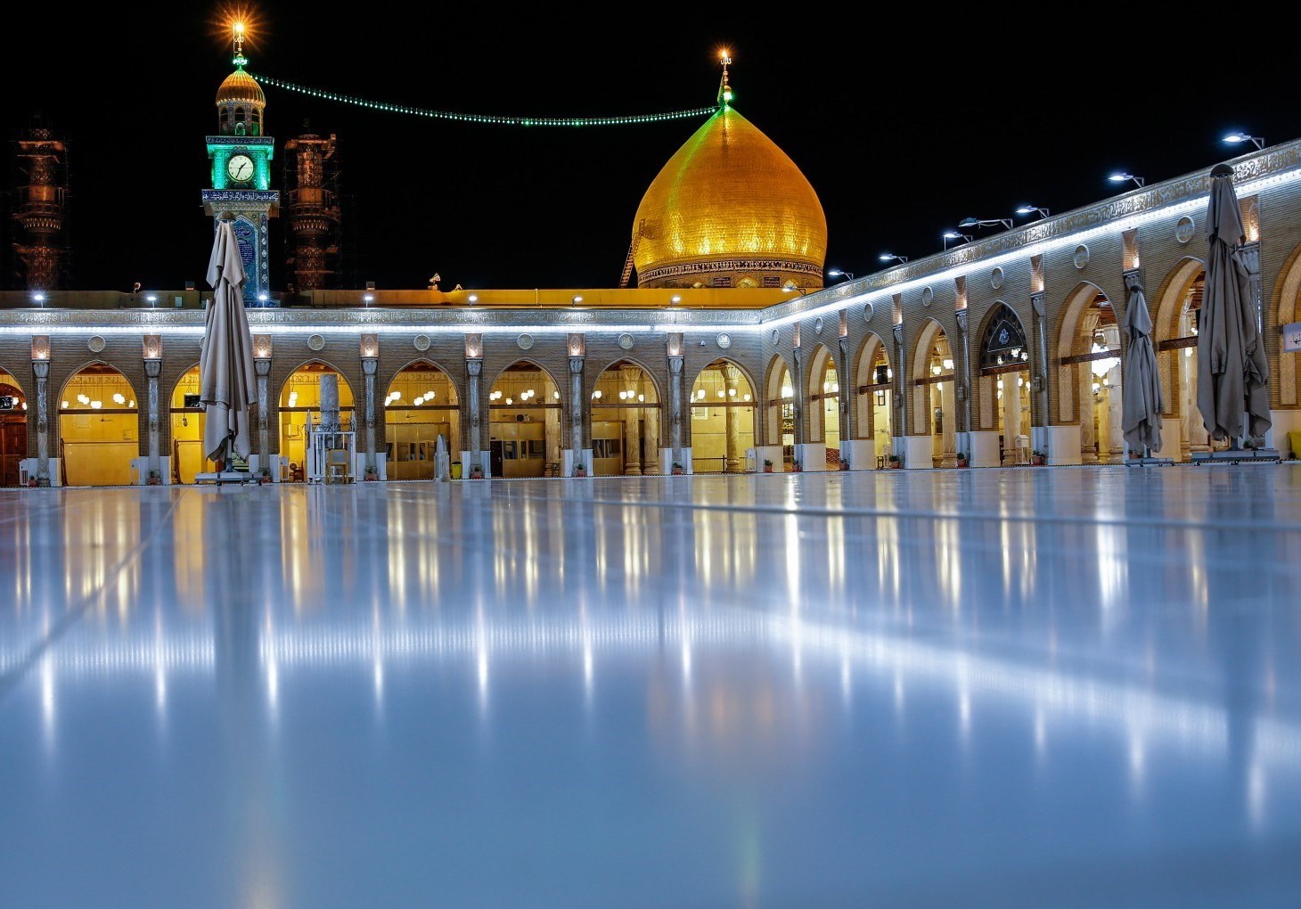 ویدیو/ حال و هوای مسجد کوفه در شب های چهارشنبه