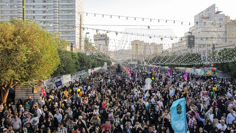 احتفال كبير بمناسبة ولادة الإمام الرضا (ع) في مدينة مشهد وباقي مدن ايران+(صور)