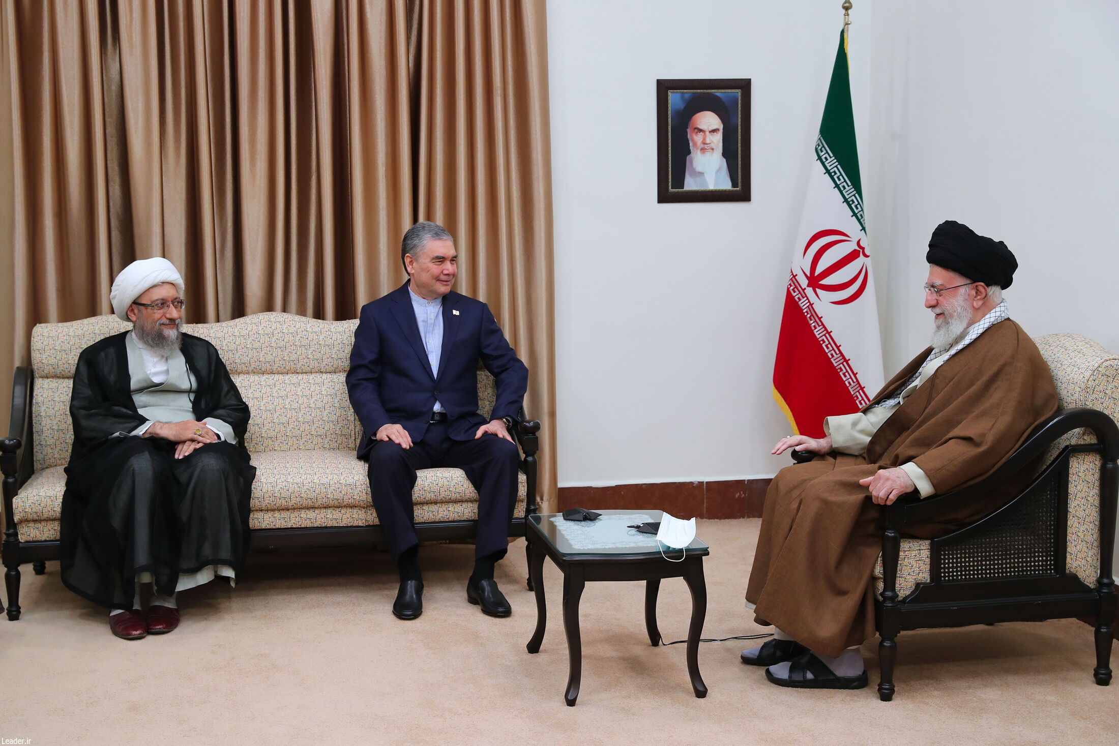 رهبر انقلاب: ایران و ترکمنستان دارای اشتراکات فرهنگی بسیاری هستند/ ایران مصمم به تکمیل مسیر ترانزیتی شمال به جنوب است