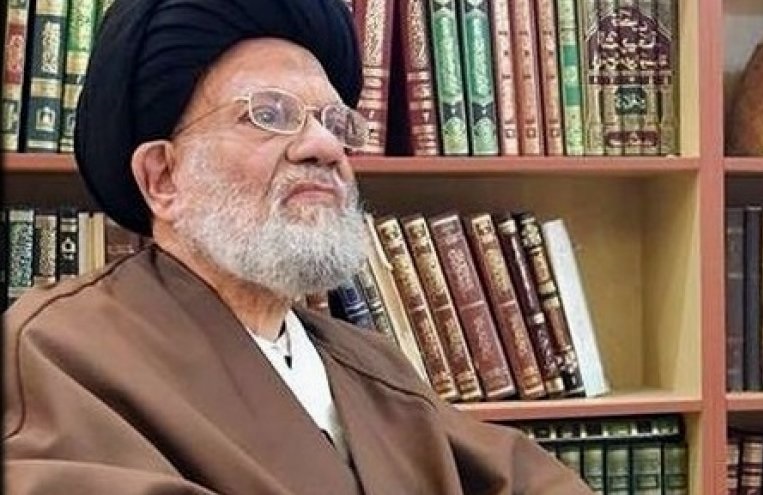 مكتب اية الله الحائري يصدر توضيحاً بشأن انباء وفاته والصدر يجري اتصالاً