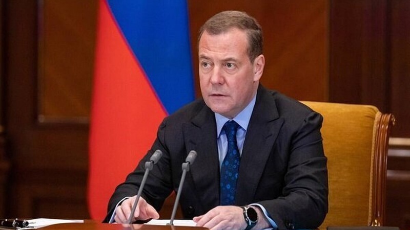 Медведев призвал к физическому устранению Зеленского