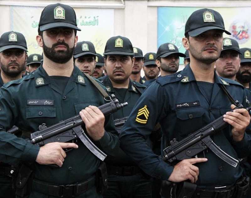 حرس الثورة الإيراني يعتقل أحد قياديي "داعش" عند محاولته دخول البلاد