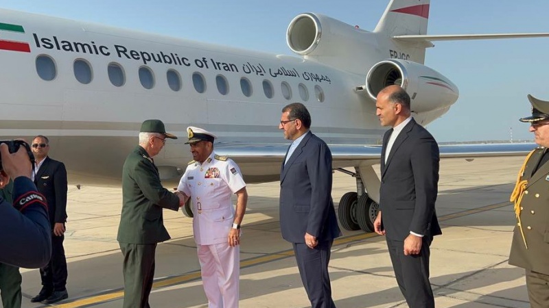 Kepala Staf Angkatan Bersenjata Iran Kunjungi Oman
