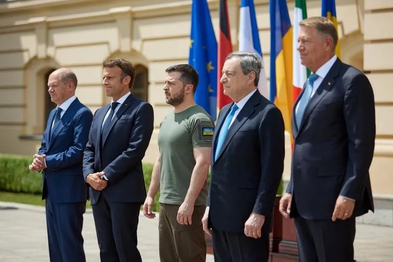 Сионист Зеленски Украјна ордусунун әкс-һүҹума нә вахт һазыр олаҹағыны ачыглајыб