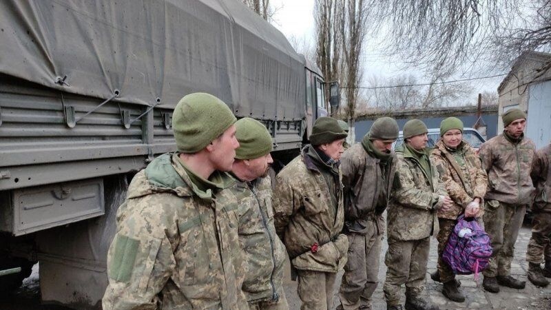 Inmitten der Gefechte tauschen Russland und die Ukraine Gefangene aus