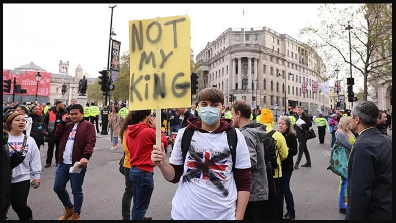 Londra’daki monarşi karşıtı eylemde 52 gözaltı
