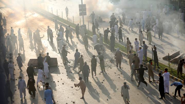 Pakistan: Jedna osoba poginula na protestima nakon hapšenja Imrana Khana