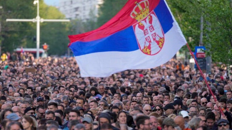 Акции протеста в Сербии против вооруженного насилия