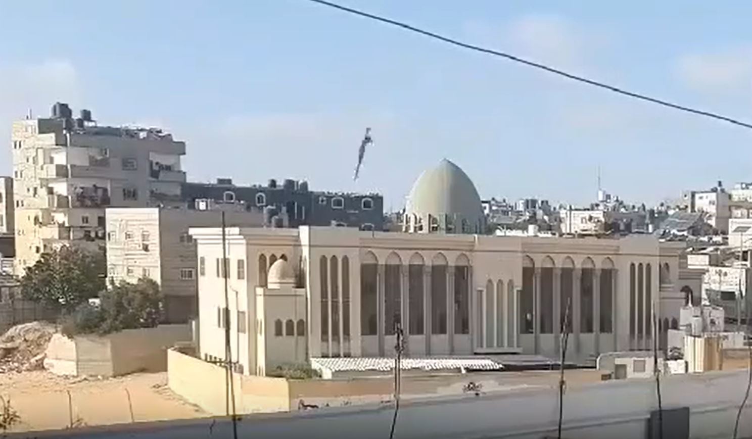 Video: Moment Israeli warplanes targeted Al Waleed mosque in Khan Yunis, Gaza