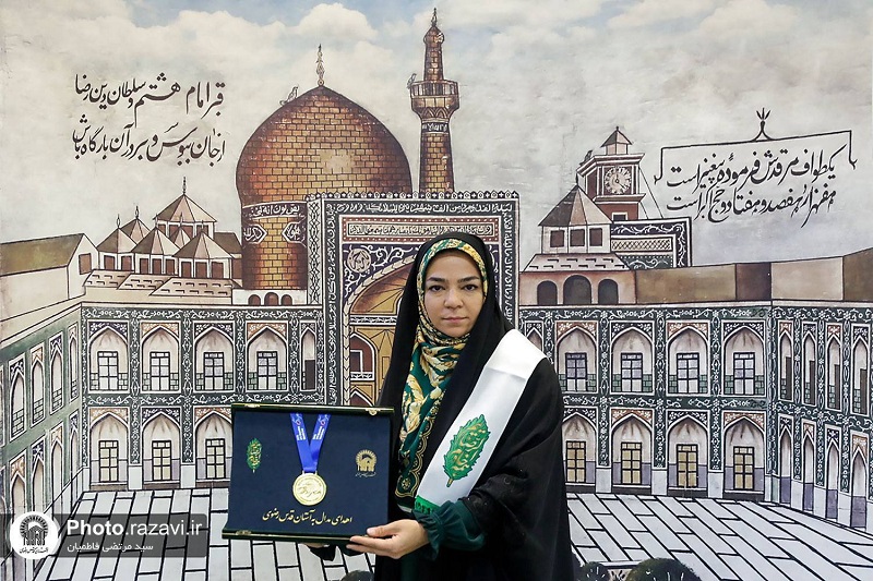 شوٹنگ کے عالمی مقابلوں میں گولڈ میڈل جیتنے والی خاتون نے اپنا تمغہ آستان قدس رضوی کے میوزیم کو پیش کر دیا شوٹنگ کے عالمی مقابلوں میں گولڈ میڈل جیتنے والی خاتون نے اپنا تمغہ آستان قدس رضوی کے میوزیم کو پیش کر دیا