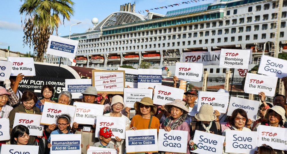 Demonstrators demand Gaza ceasefire as 'Peace Boat' arrives in Egypt’s Port Said