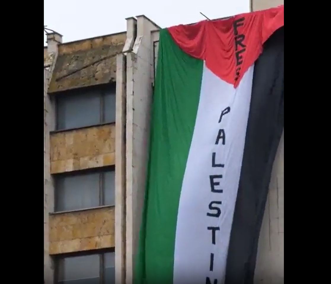 Video: A large flag of 'Free Palestine' hung next to 'Free Ukraine' flag in Pristina, Kosovo