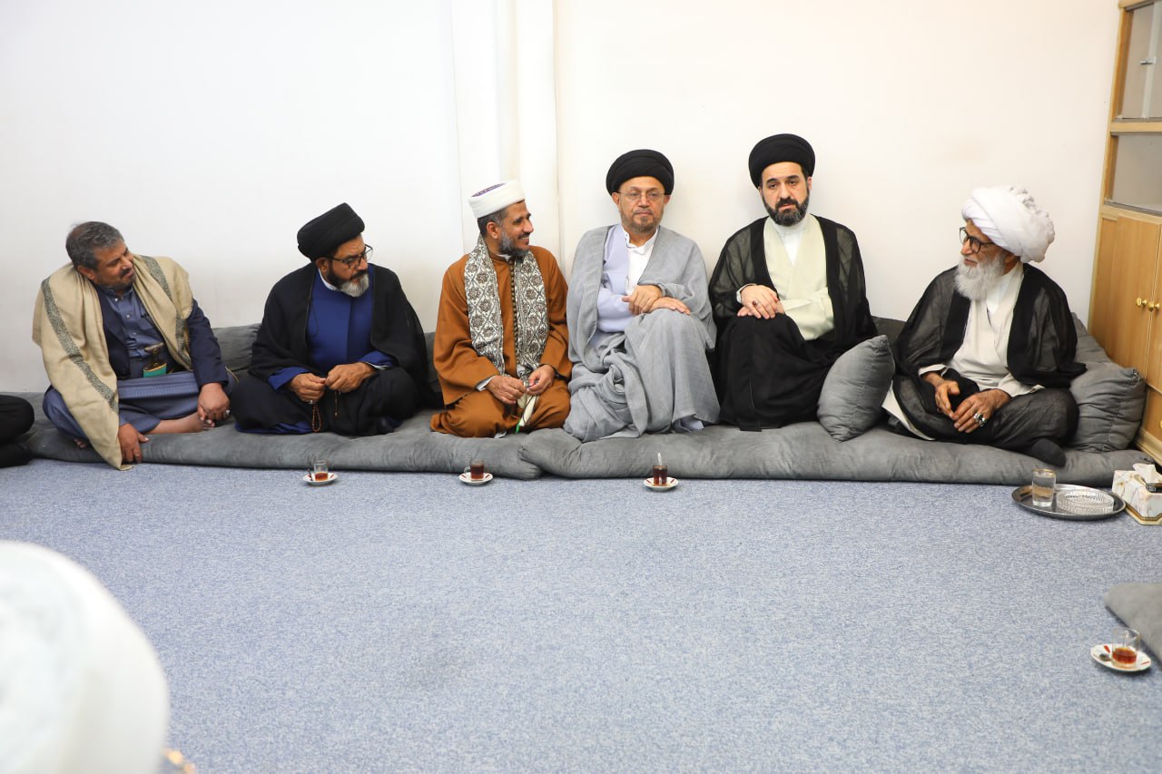 آية الله النجفي: ضرورة منح أتباع كل دين حرية العبادة داخل دائرتهم