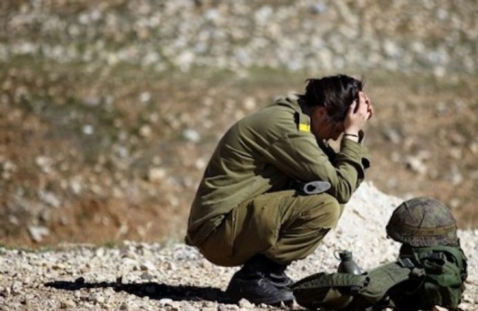 فيديو / مقطع صوتي لجندي صهيوني محاصر في غزة يبكي هلعًا ويقول :نحن نقاتل أشباحا