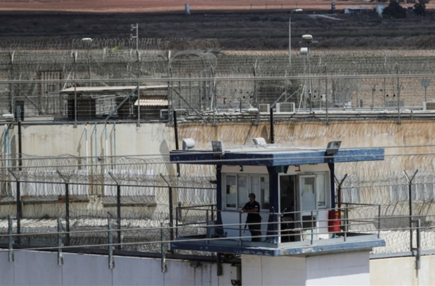 تقرير: انتهاكات مروعة بحق معتقلين فلسطينيين من الضفة في سجون الاحتلال